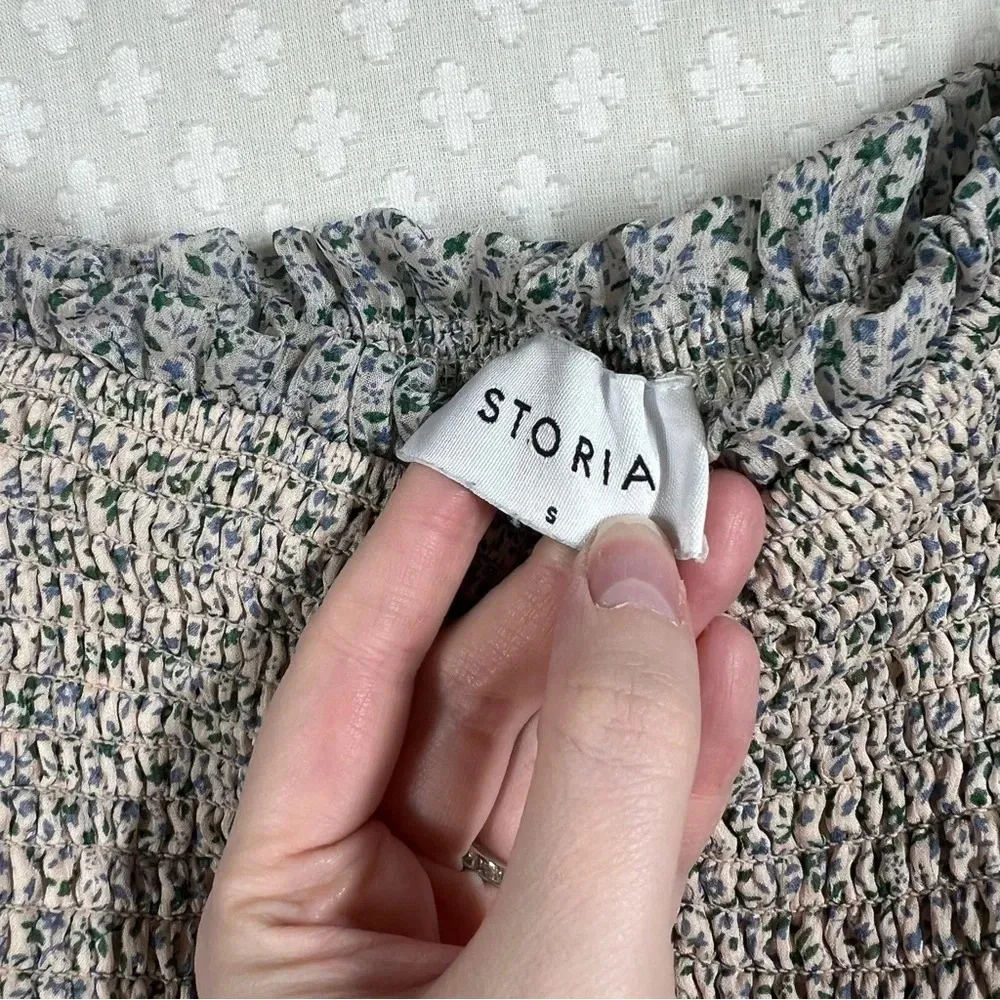 Storia‎ Blue Floral Smocked Ruffle Top - Image 3