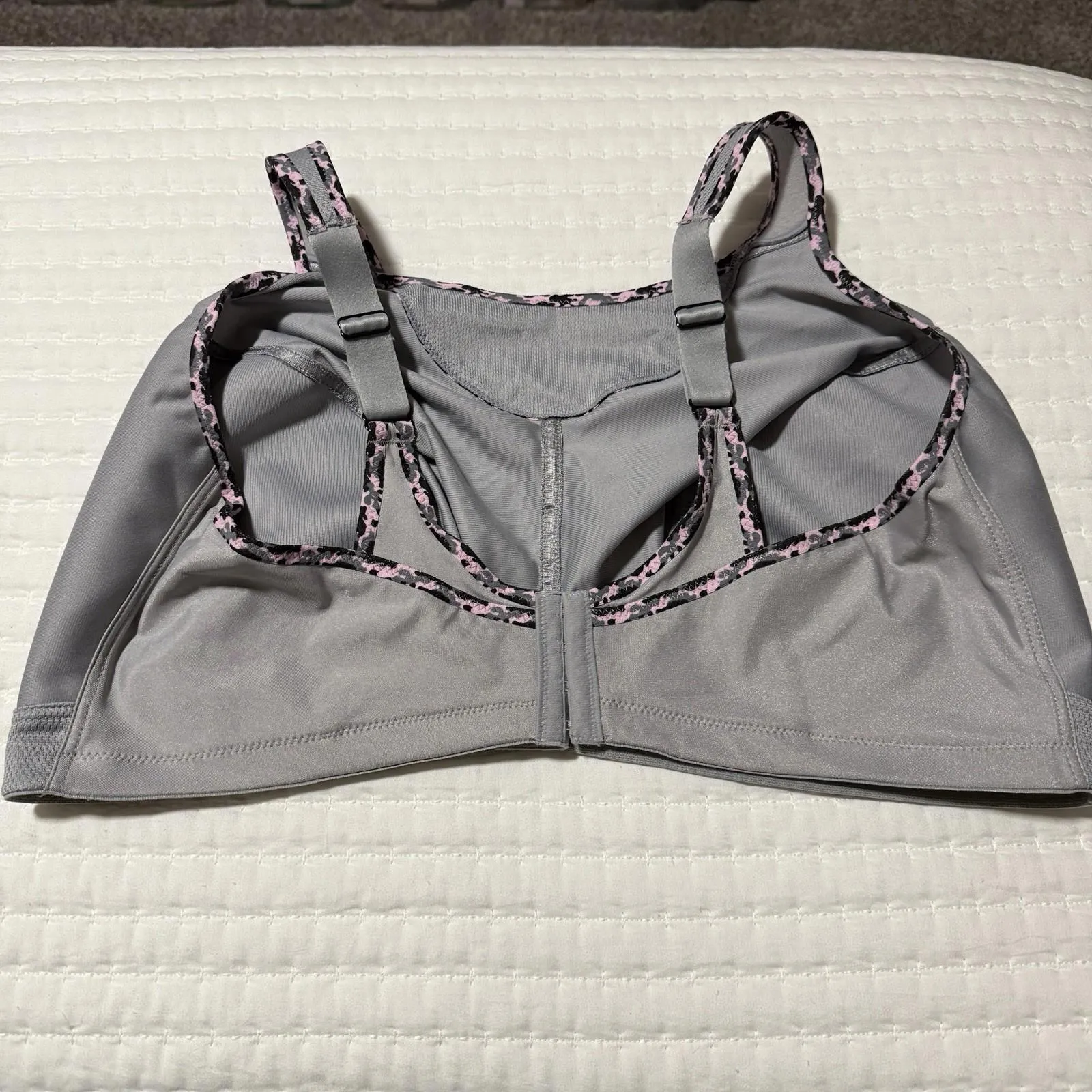 Glamorise 50F Sports Bra Gray Full Figure No Bounce Camisole Wireless 1066 Size undefined - Image 3