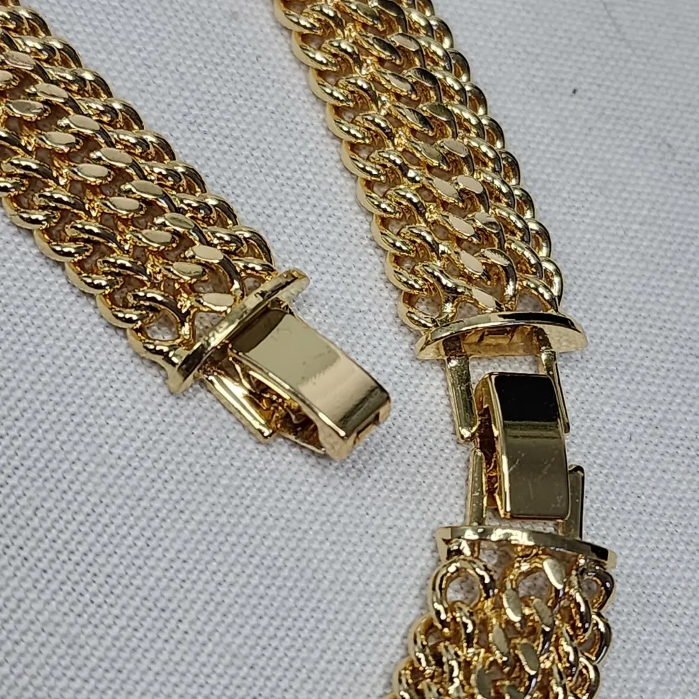 Gold Chain Necklace and Matching Braclet Set - Image 4