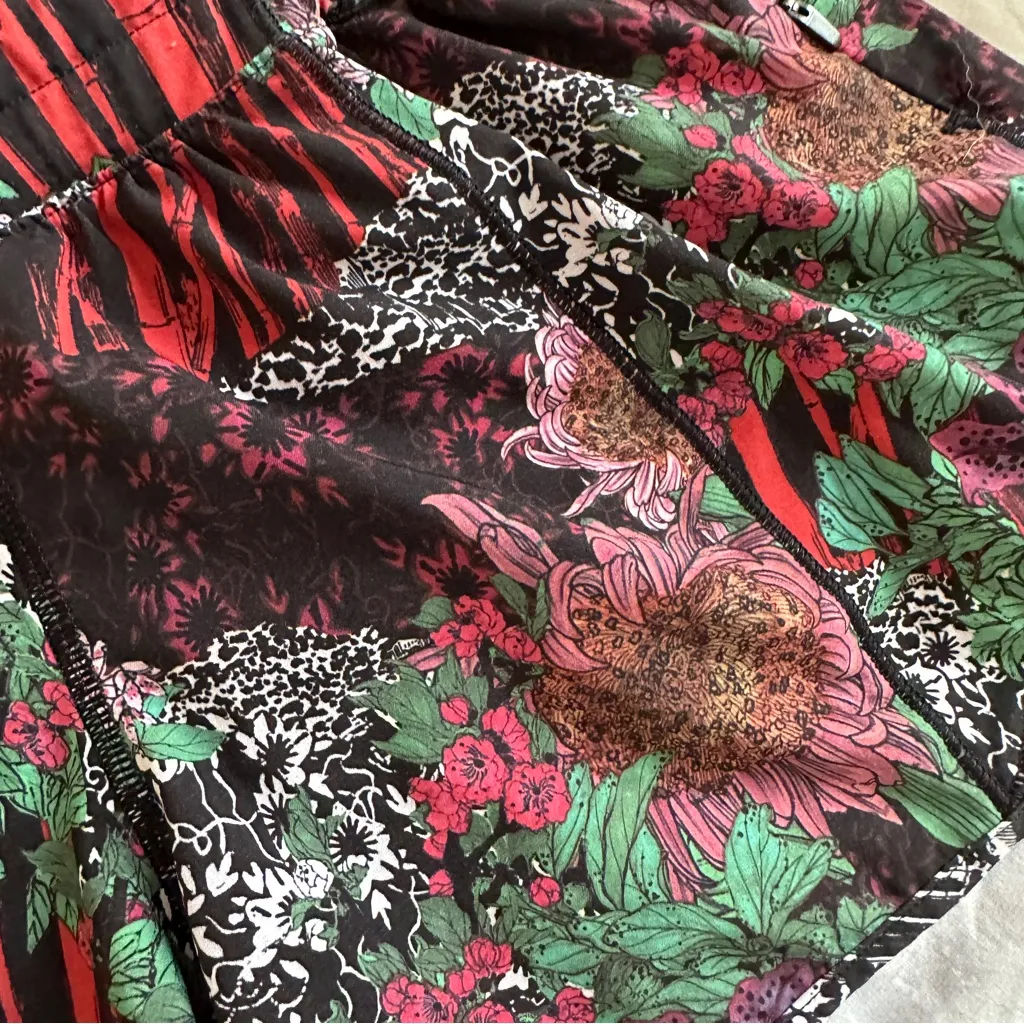 Lululemon Hotty Hot Short II Long 4" Zen Garden Multi Floral 2 - Image 4