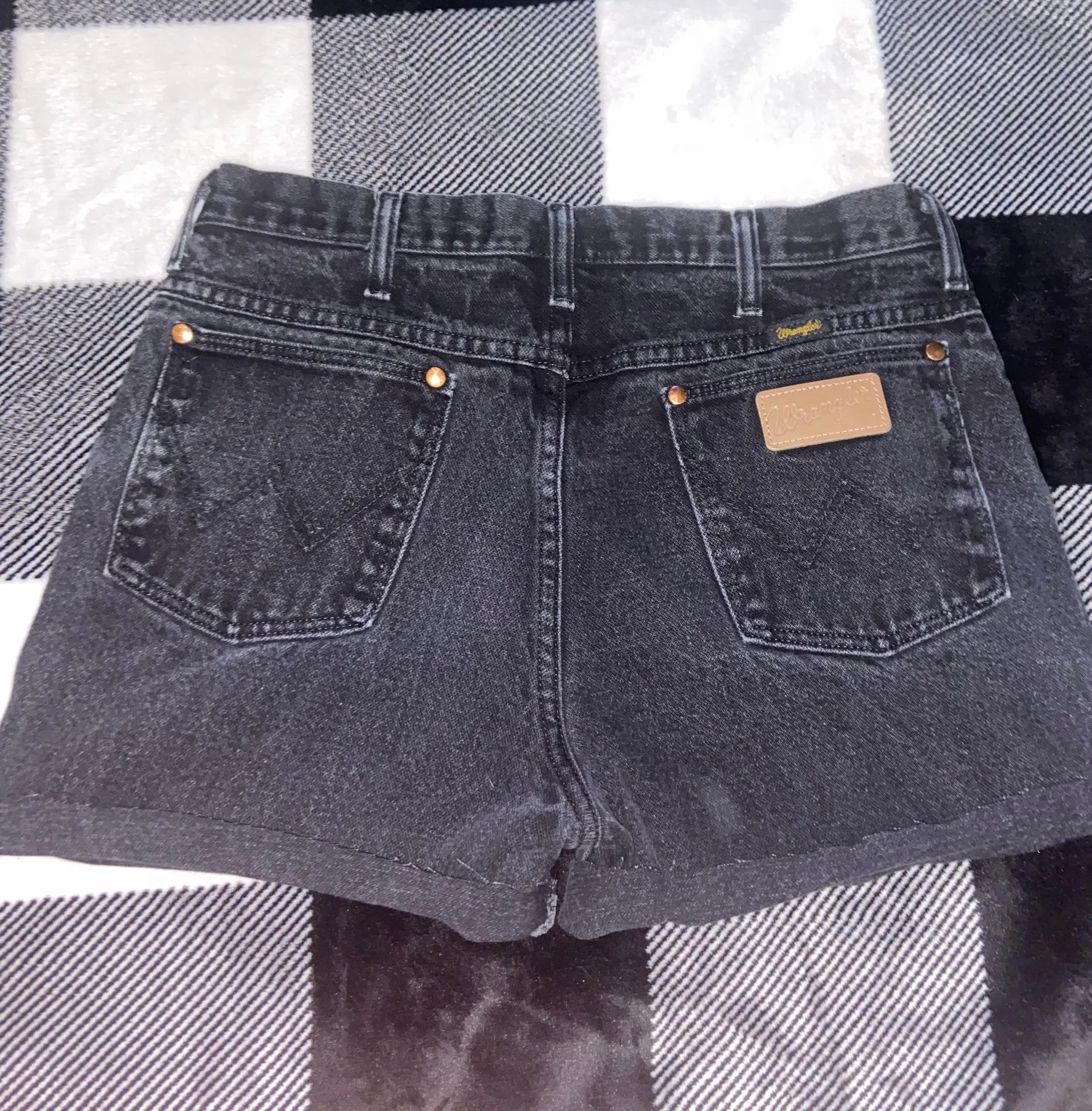 Wrangler Distressed Vintage Shorts - Image 2