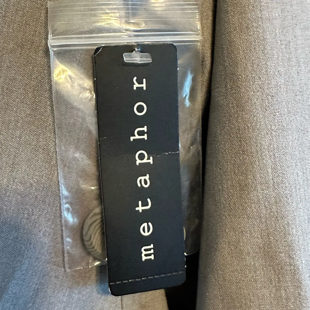 Metaphor  Gray Structured Blazer with Notched Lapels - Image 4