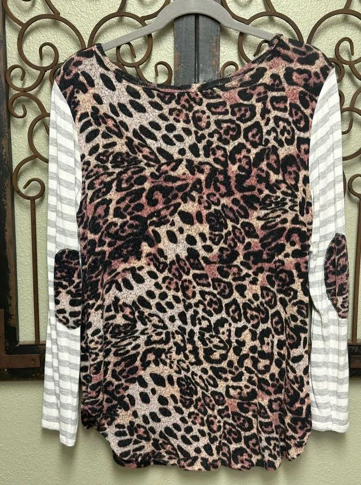 Viamor long sleeve cheetah print top Size M - Image 2