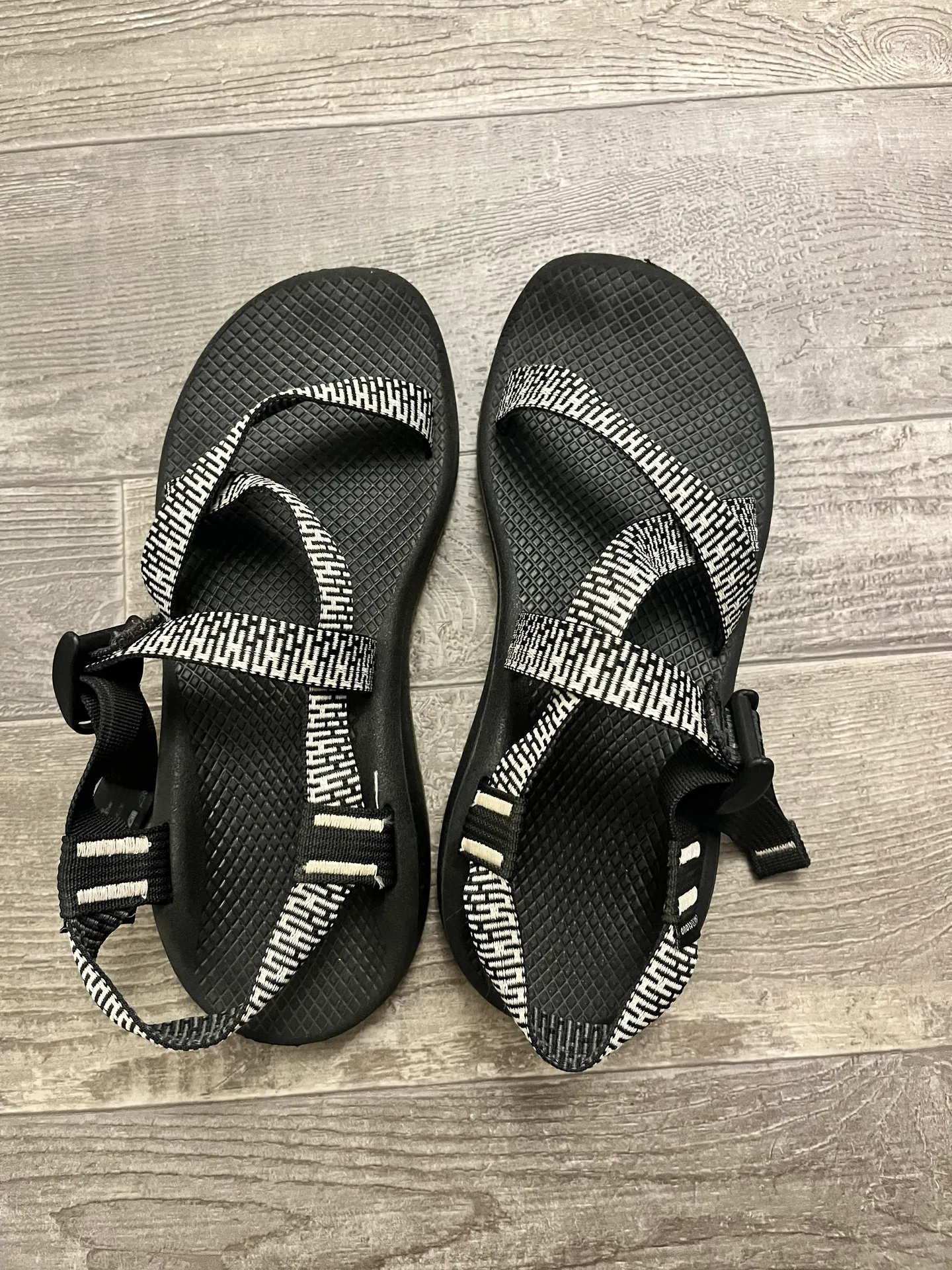 Chacos Black And White - Image 2