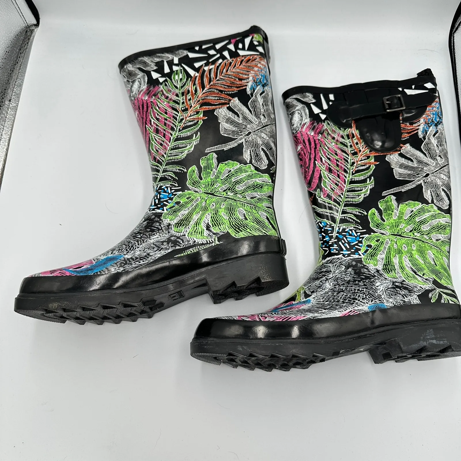 Sakroots Women's Black Tropical Leaf Print Tall Rain Boots Size 10 NWOT - Image 7