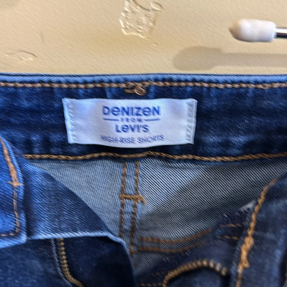 Denizen Levi's Dark Blue Denim Shorts - Image 3