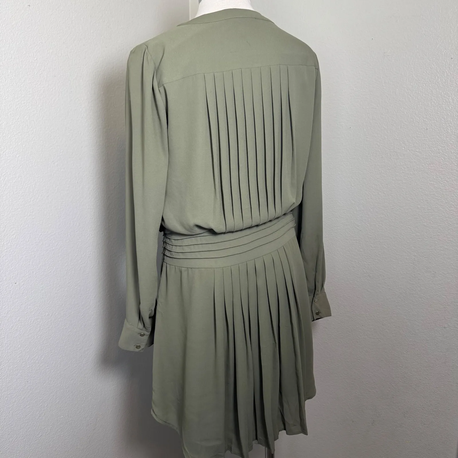 White‎ House Black Market Olive Green Pleated V Neck Shirt Dress Size 6 - Image 4