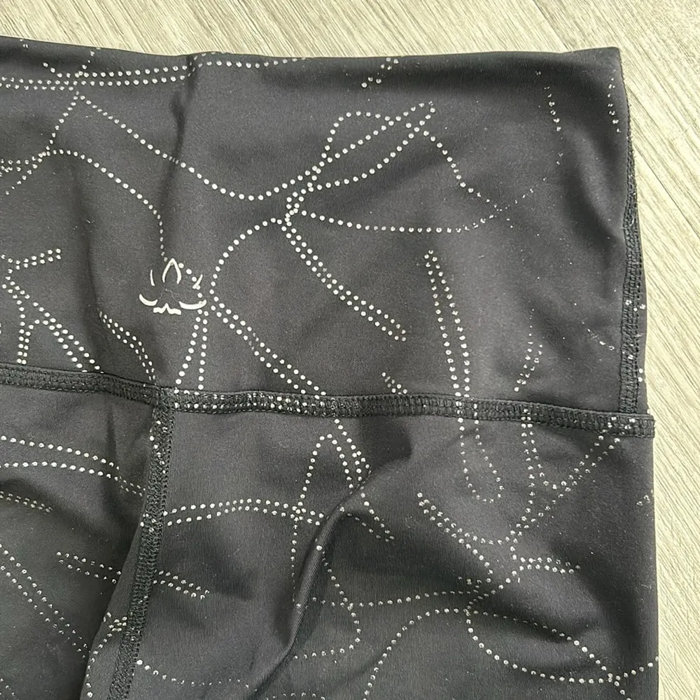 Beyond Yoga Limited Edition Flashback High-Rise
Midi Leggings in Monstera Leaf S - Image 9