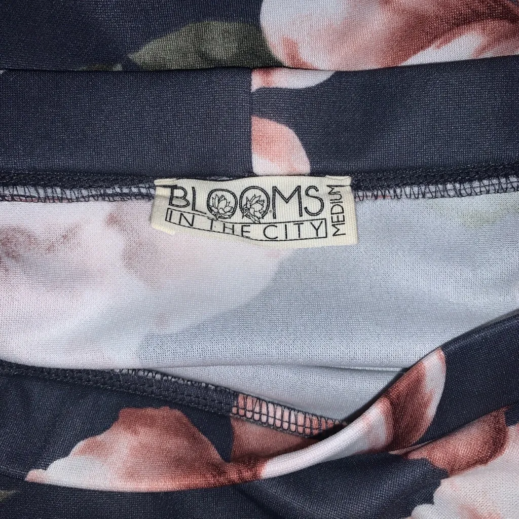 Blooms in the City Off Shoulder Ruffle Mini Dress Gray Grey Mauve Pink Floral Size M - Image 3