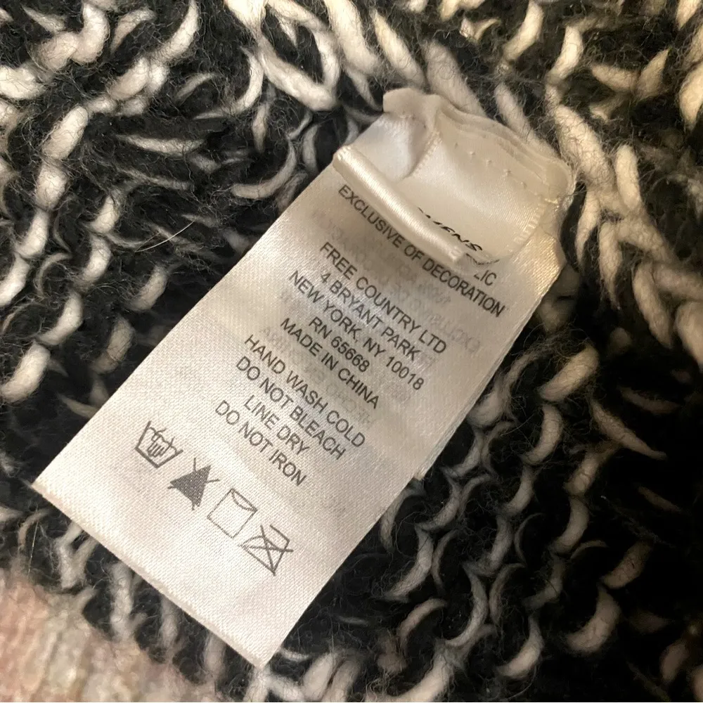 NWOT Free Country Black and White Knit Beanie with Pom - Image 7