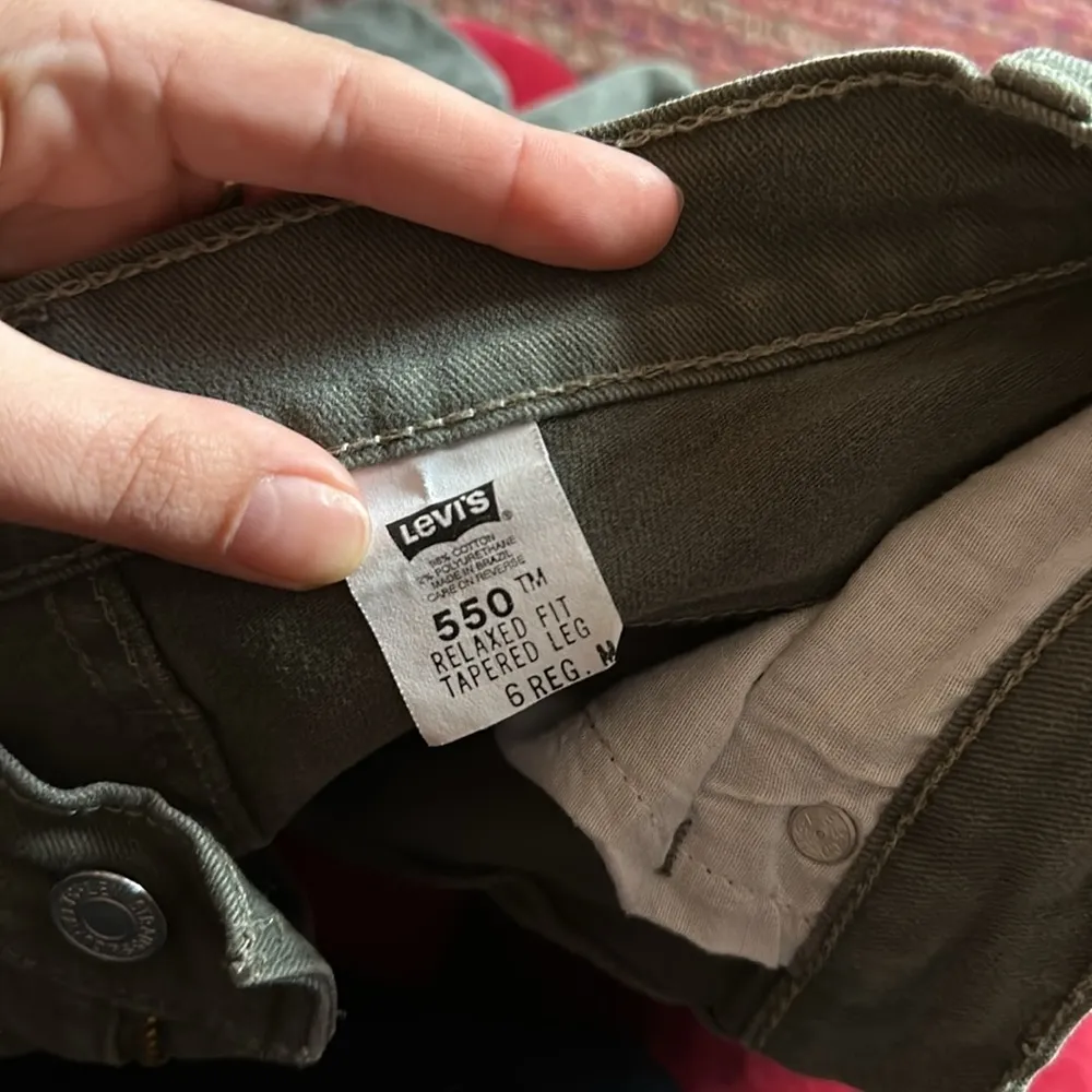 LEVIS 550 ARMY GREEN RIPPED KNEE DENIM PANTS - Image 4