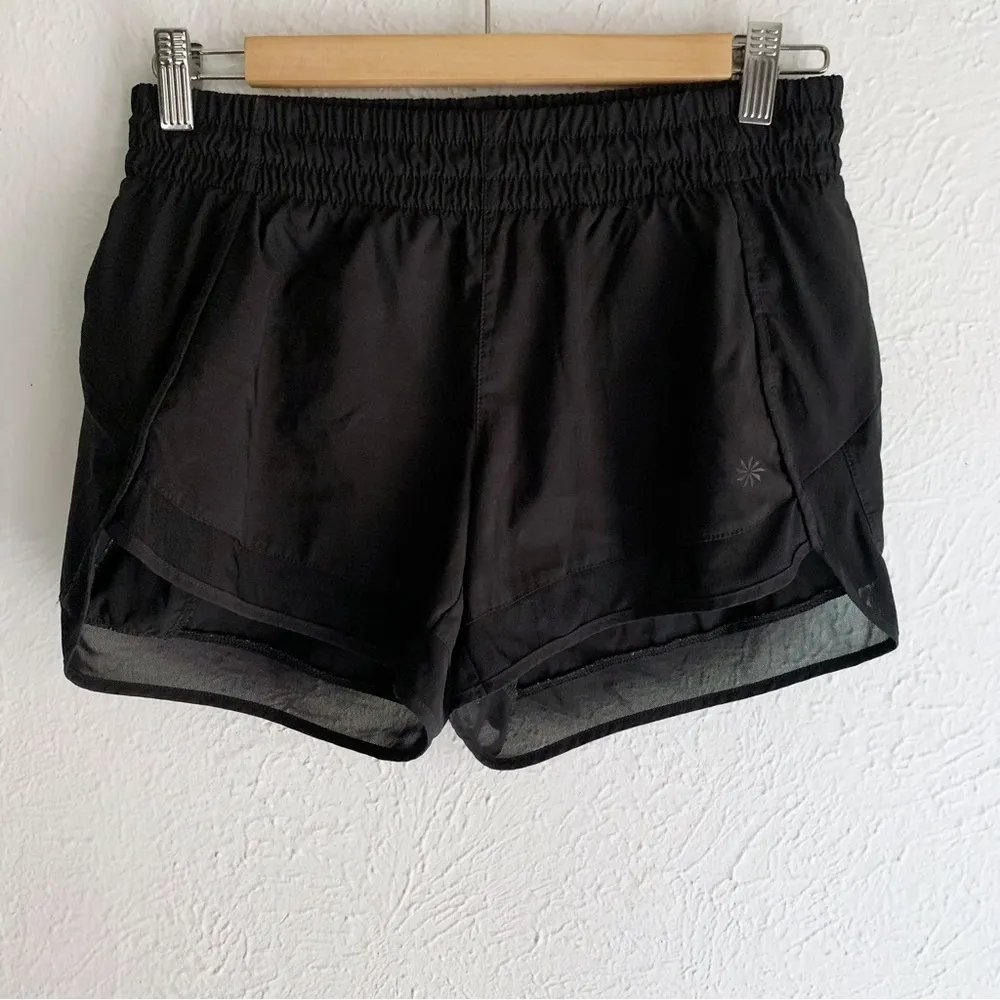 Athleta Mesh Racer Run Short Black Sz XS - Image 3