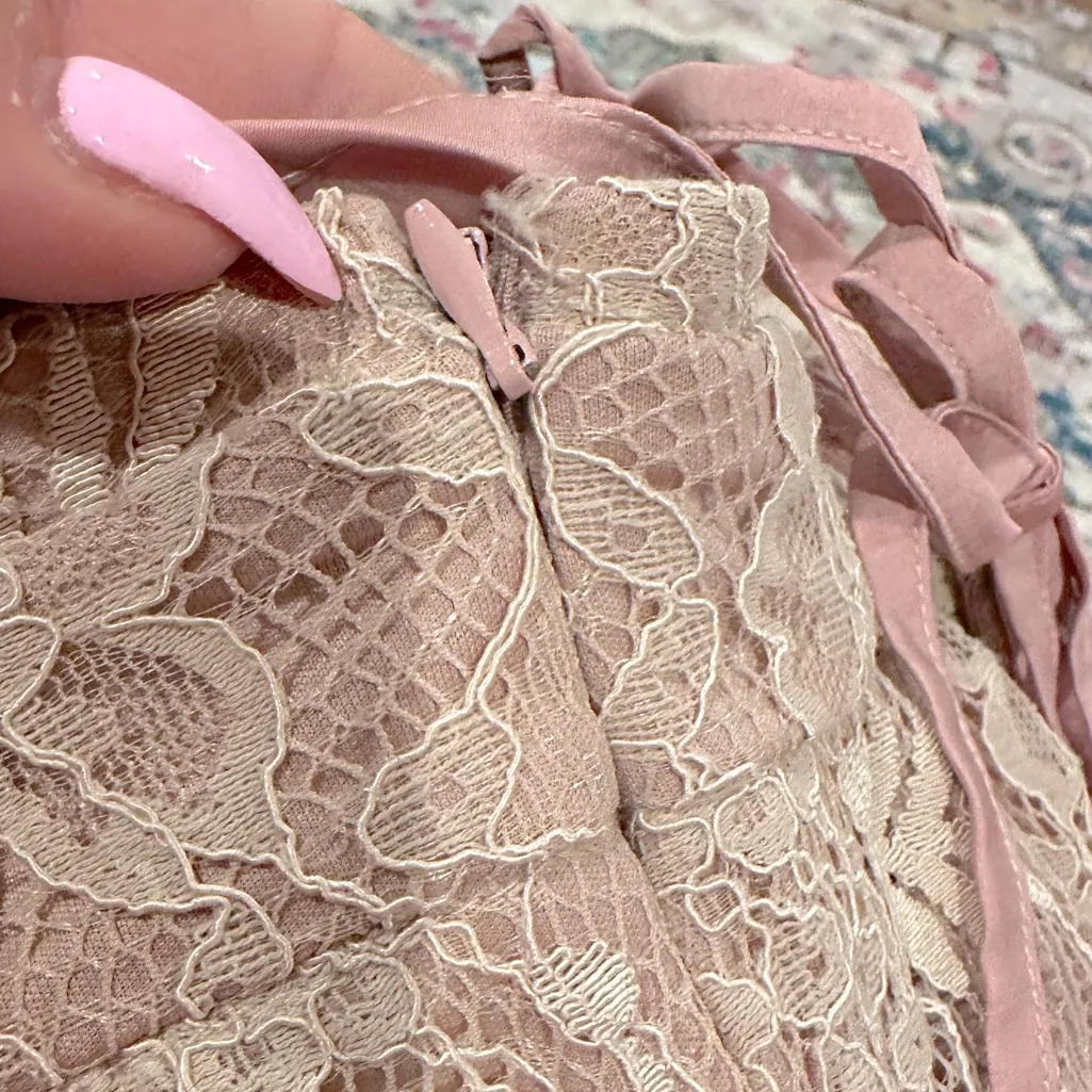 LULU’S STOLEN MOMENTS DUSTY PINK MAUVE LACE-UP MAXI LACE DRESS L - Image 8