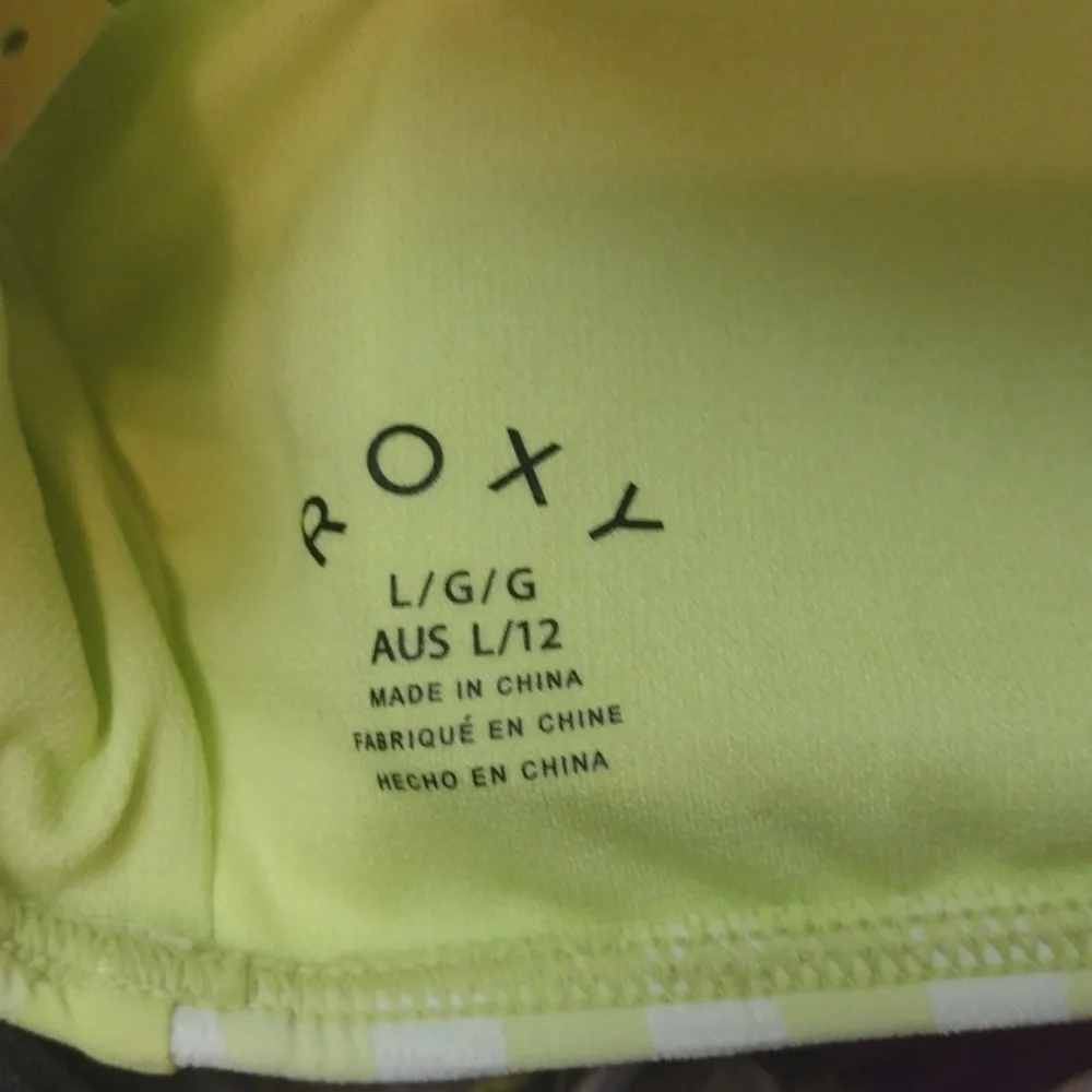 Roxy  beautiful sun bikini set size Med/ large - Image 4