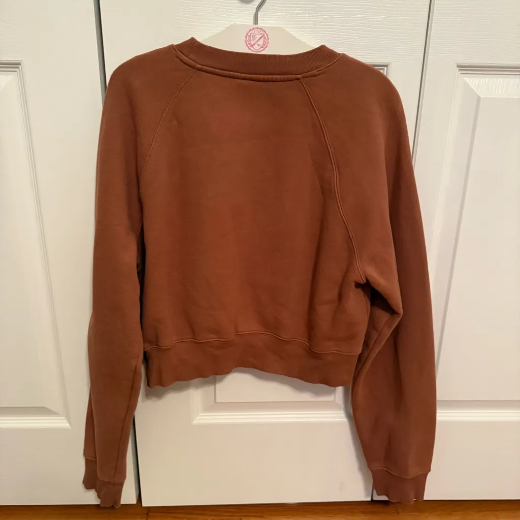 Aritzia TNA Sweatfleece Cozy Fleece Perfect Fit Cropped Crewneck in Brown - Image 3