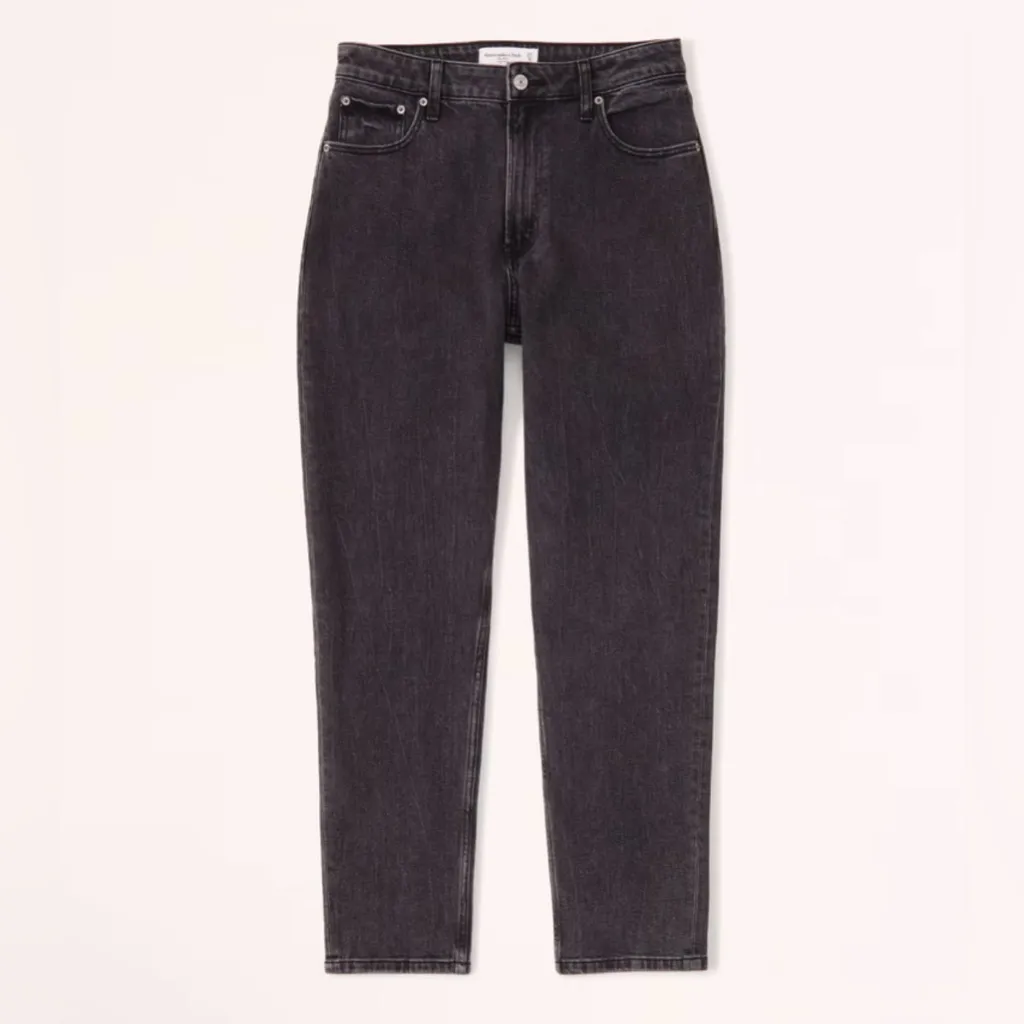 Abercrombie & Fitch High Rise Mom Jean Black Wash Size 35 - Image 3
