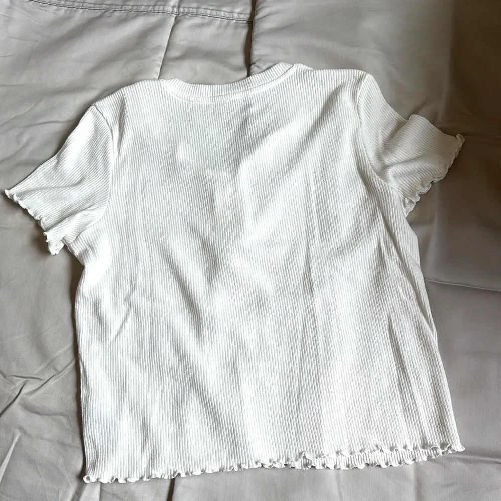 American Eagle Cropped Snap Tee - Image 3