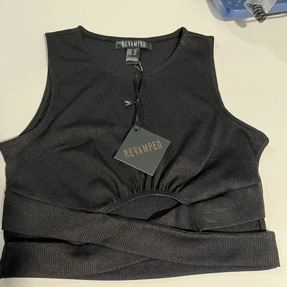 Revamped Black Fitted Crop Tank Top - Image 2