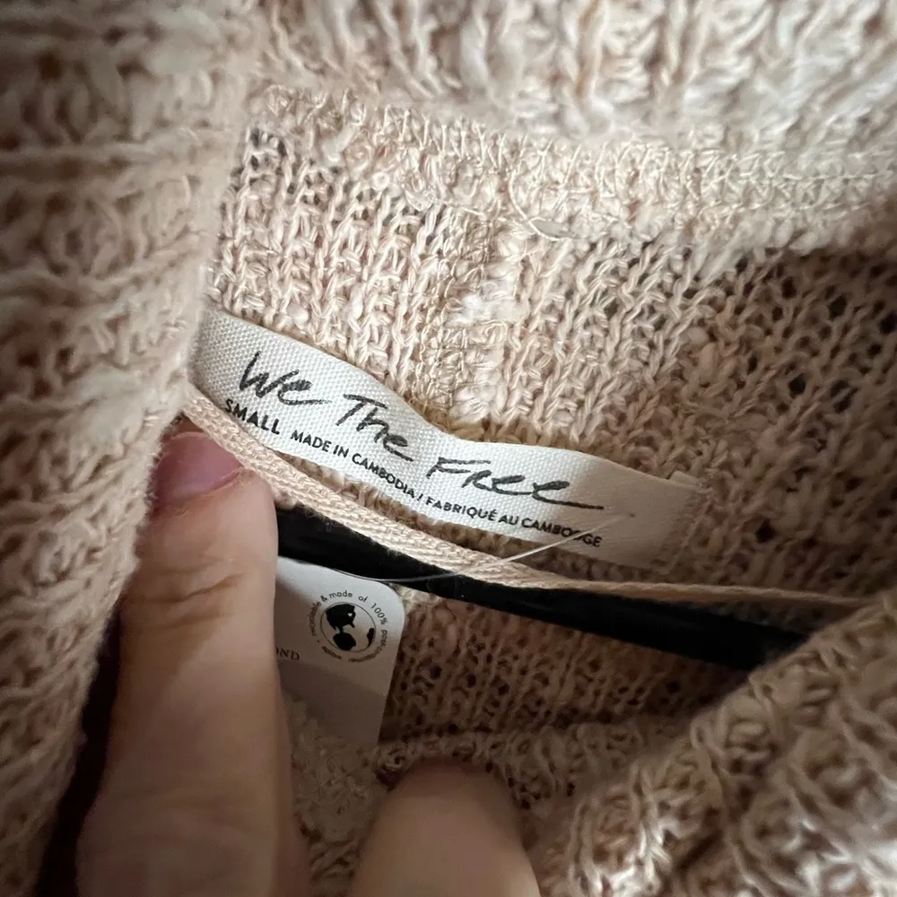 Free People “We the Free” tan oversized turtleneck sweater size small - Image 3