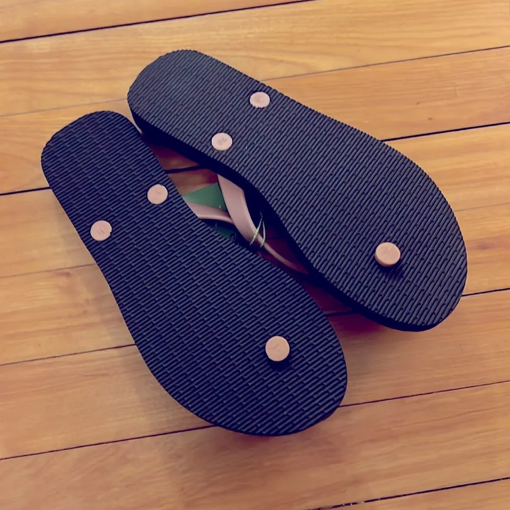 Plum Petals Vera Bradley Sandals 7-8 - Image 2