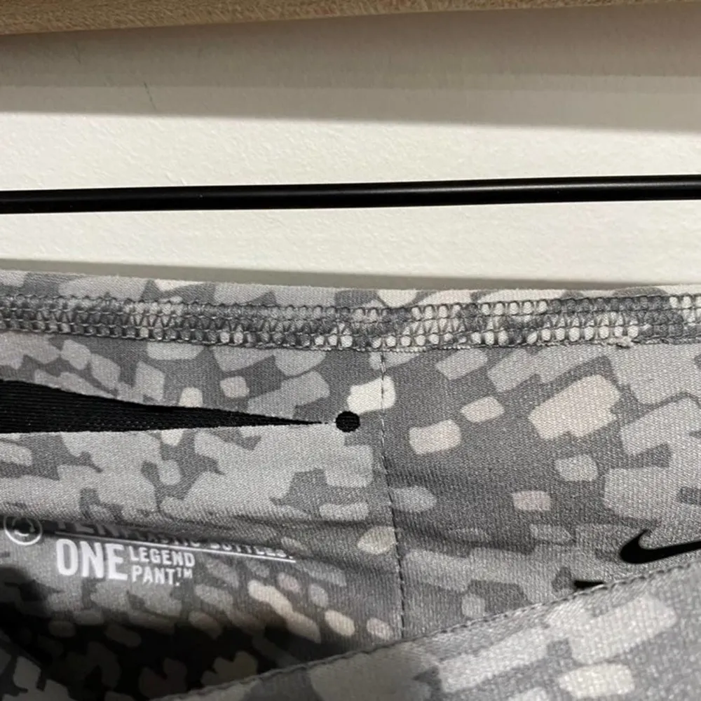 NIKE Dri-Fit Geometric Legend Poly Training Tights Gray Small - Image 4