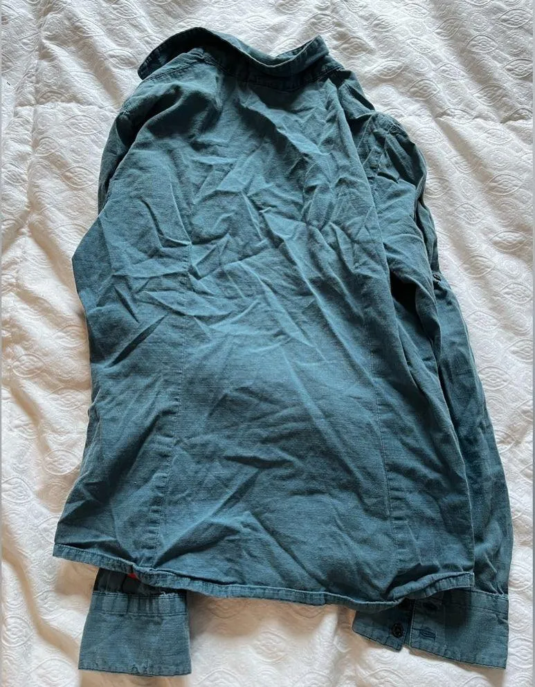 Women’s North Face button down travel shirt - Image 4