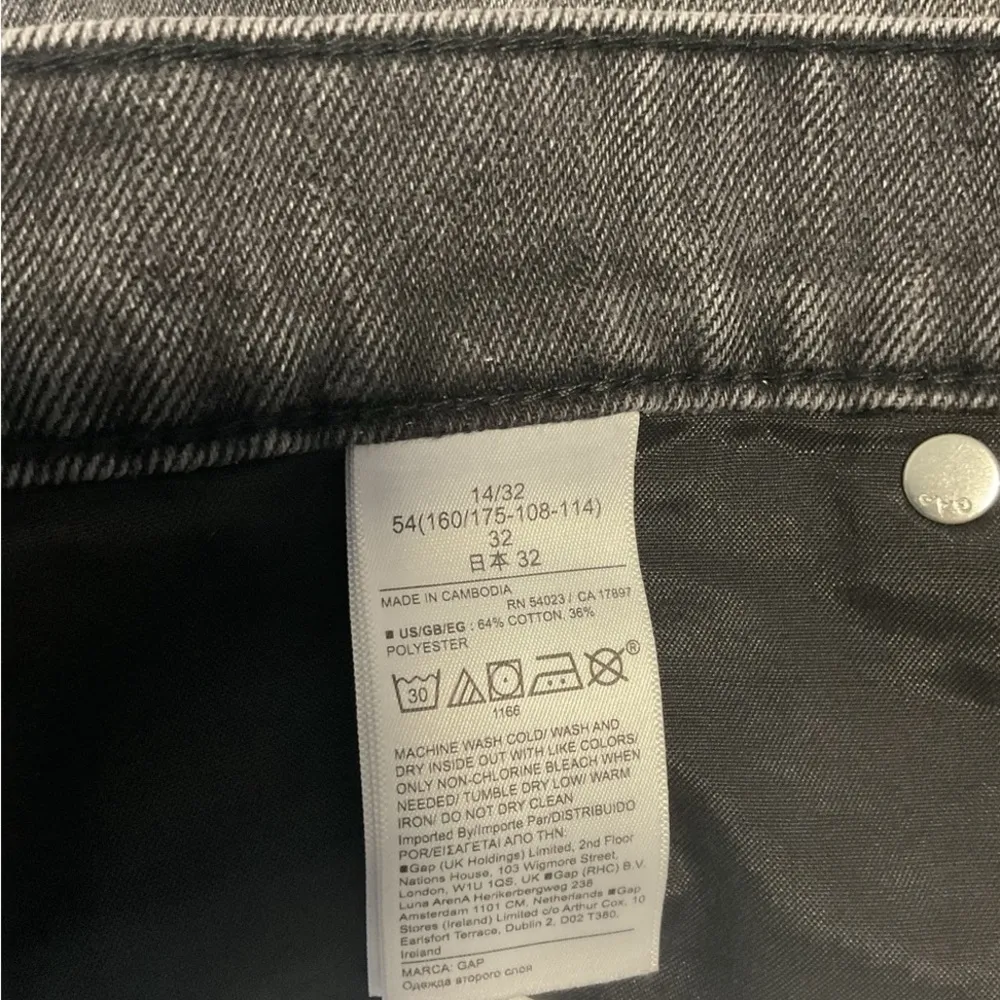 Gap High Rise Cheeky Button Fly Jean Shorts in Size 14 or 32 - Image 5