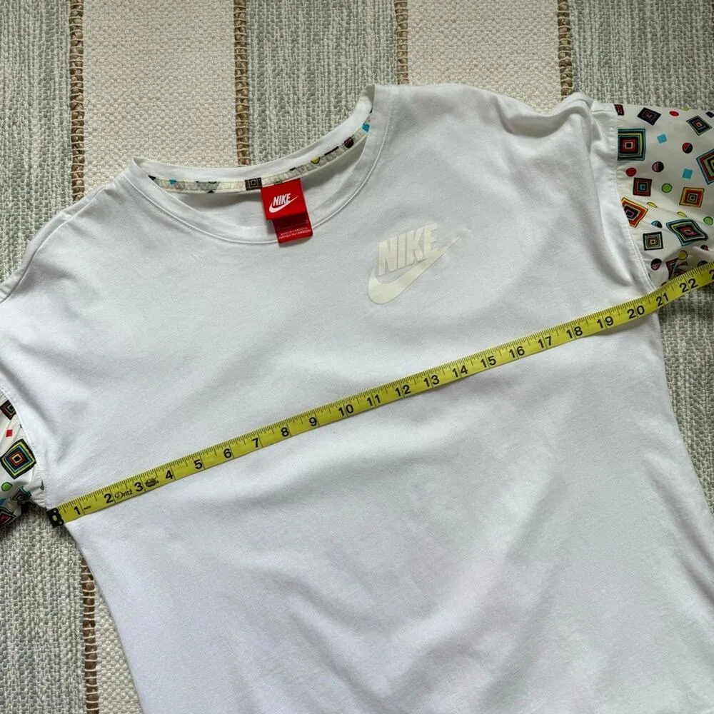 Nike x Liberty Of London Collection White Crewneck Short Sleeves T-Shirt Medium - Image 6