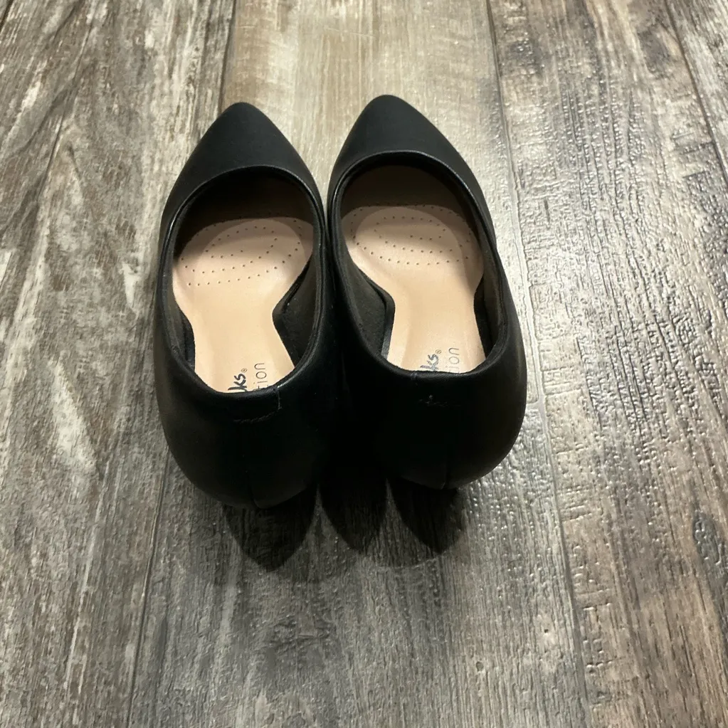 Clarks Women's Classic Black Heels Size 6W - Image 9