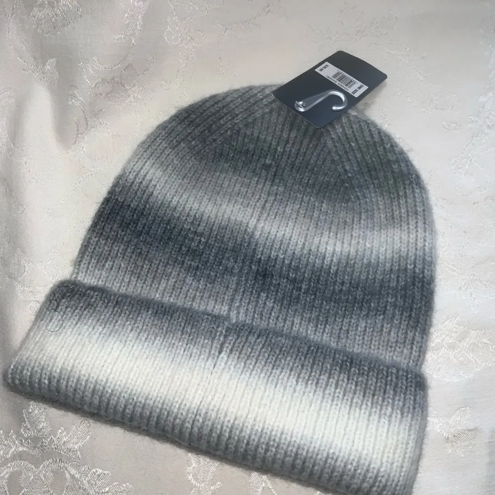 Lucky Brand NWT Gray & White Wool Polyester Blend Cuffed Ribbed Beanie OS - Image 6