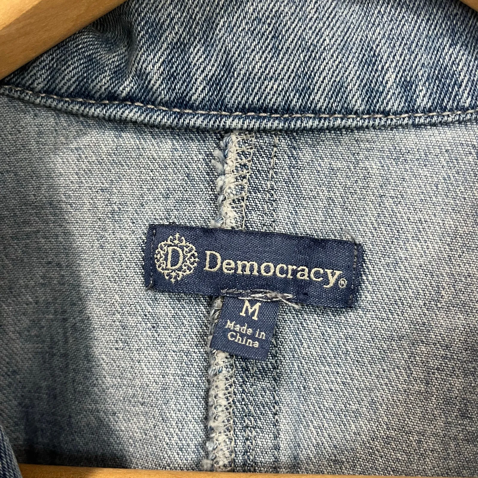 Democracy Denim Jean Jacket Medium 100% Cotton Blue Cropped Classic - Image 5