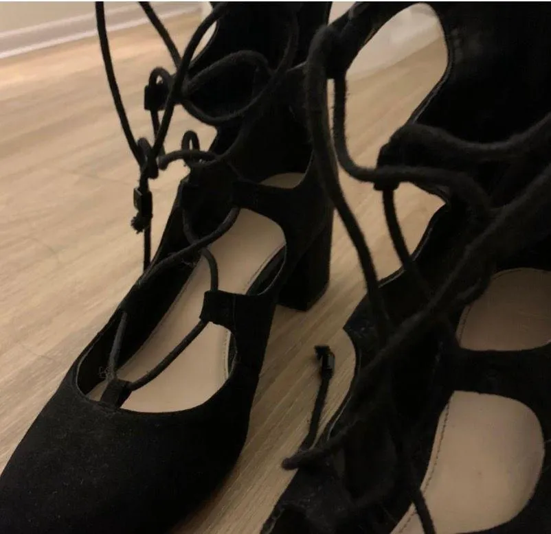 Urban Outfitters Black Round Toe Pumps - Image 3