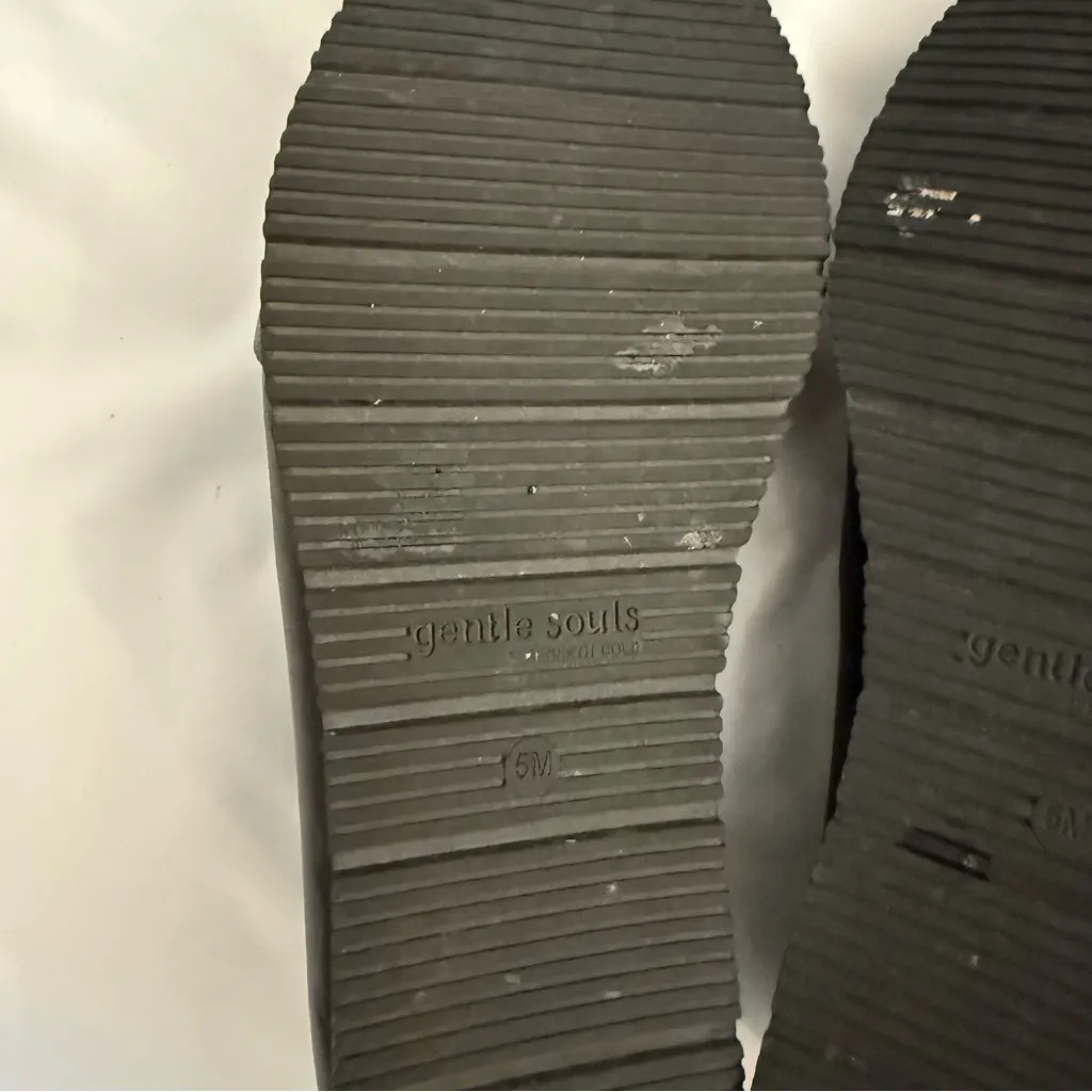 Like New Gentle Souls by Kenneth Cole Women's Roanne Slip-On Flats - Image 7