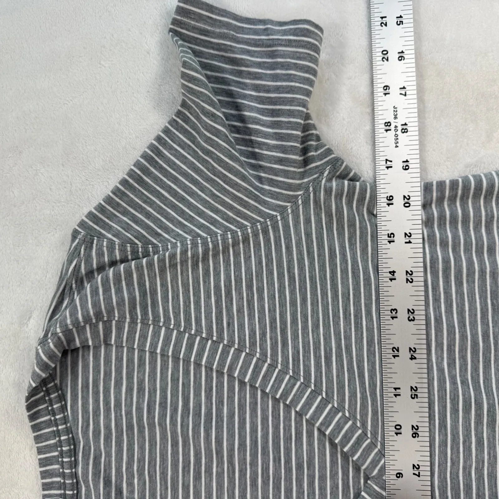 Lululemon Love‎ Tee Striped V-Neck T-Shirt Short Sleeve Casual Top Gray Sz 6 - Image 3