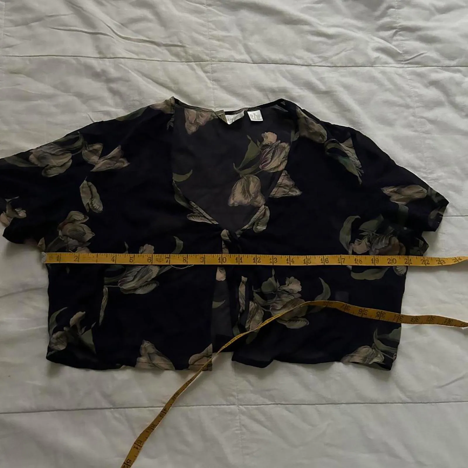 Dana Buchman purple floral silk sheer overlay blouse with tie front Size 12 - Image 6