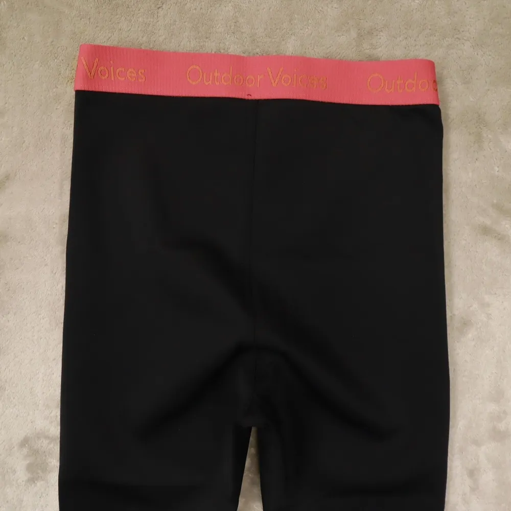 OUTDOOR VOICES Smooth 7/8 Leggings Black with Desert Rose Spellout Size Medium - Image 4