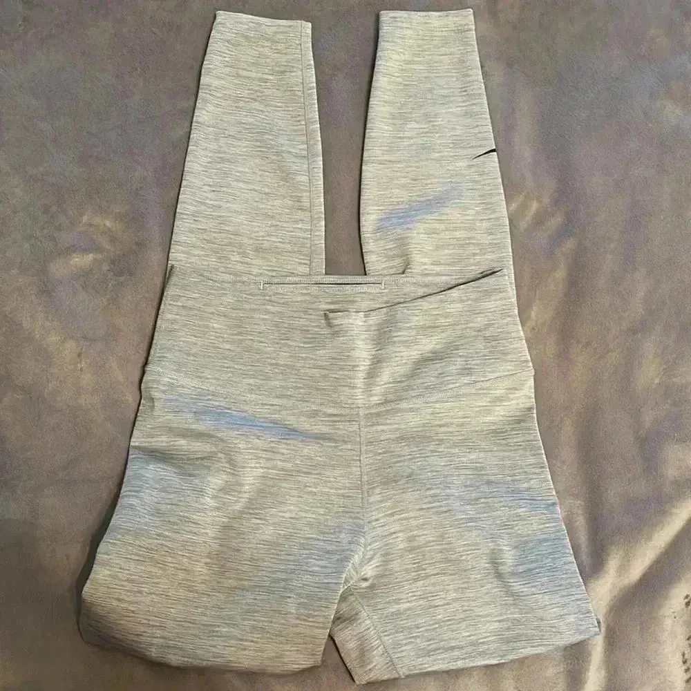 🩷 Gray nike dry fit leggings - Image 2