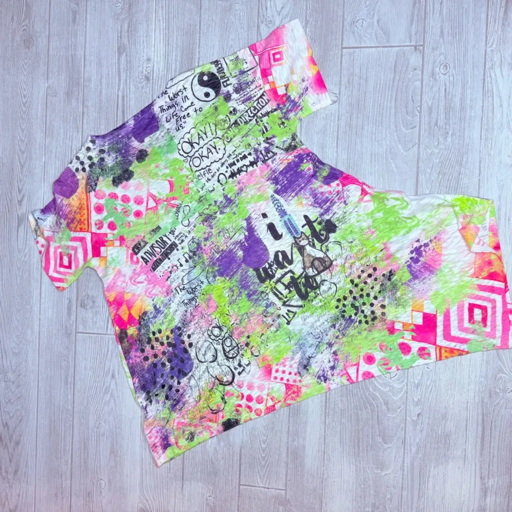 Inoah graffiti style white short sleeve unique hem shirt t shirt blouse large - Image 7