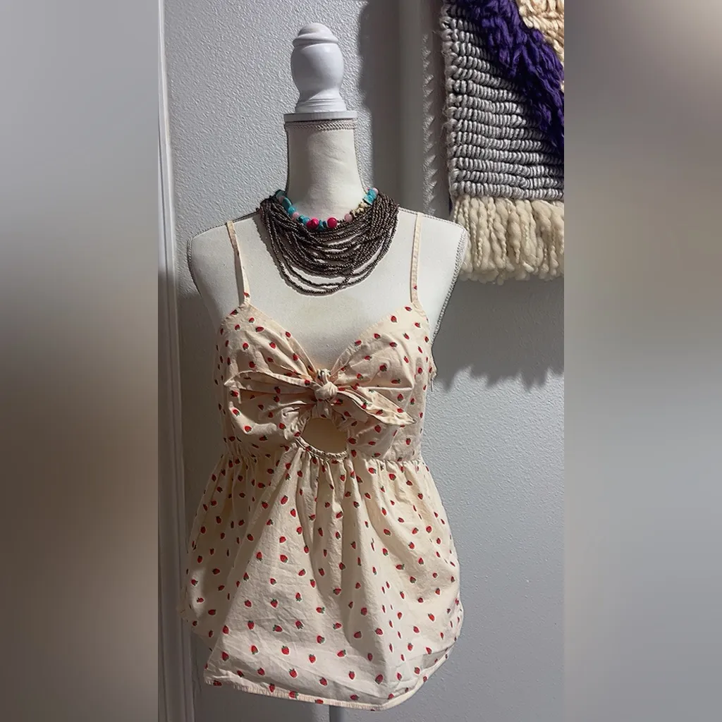 Madewell Tie-Front Keyhole Cami Top in Fresh Strawberries - Image 6