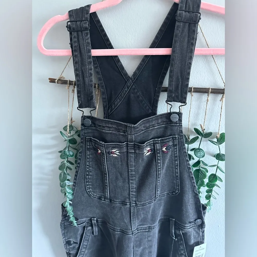 NWT Driftwood Denim Brady Boyfriend Overalls- Black Distressed Burgundy Cherokee - Image 5