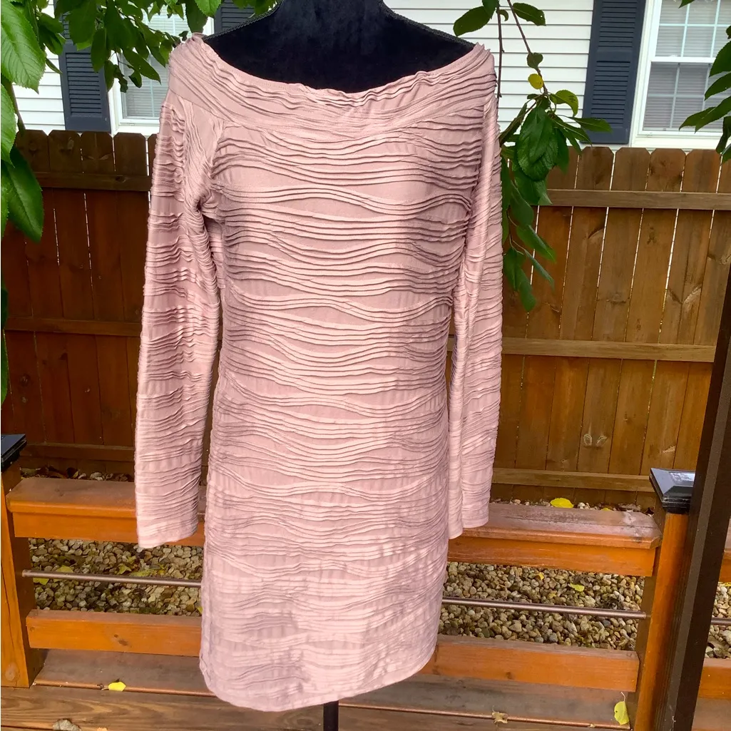 SUPER Flattering long sleeve dress 🌷🌷🌷 - Image 2