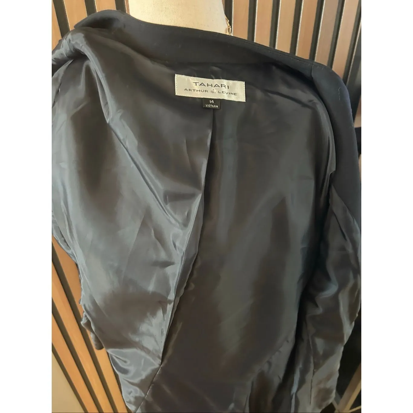 Tahari black blazer New with tabs stylish form fitting size 14 - Image 6