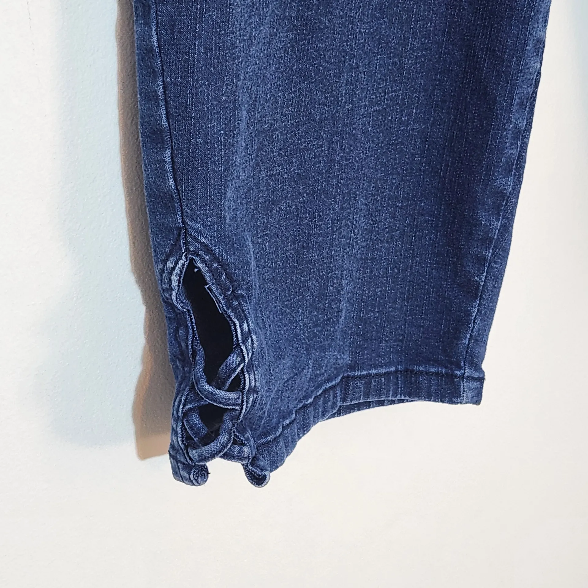 Croft & Barrow Dark Wash Women's Capri Jeans Size 0X Denim Pedal Pushers - Image 3