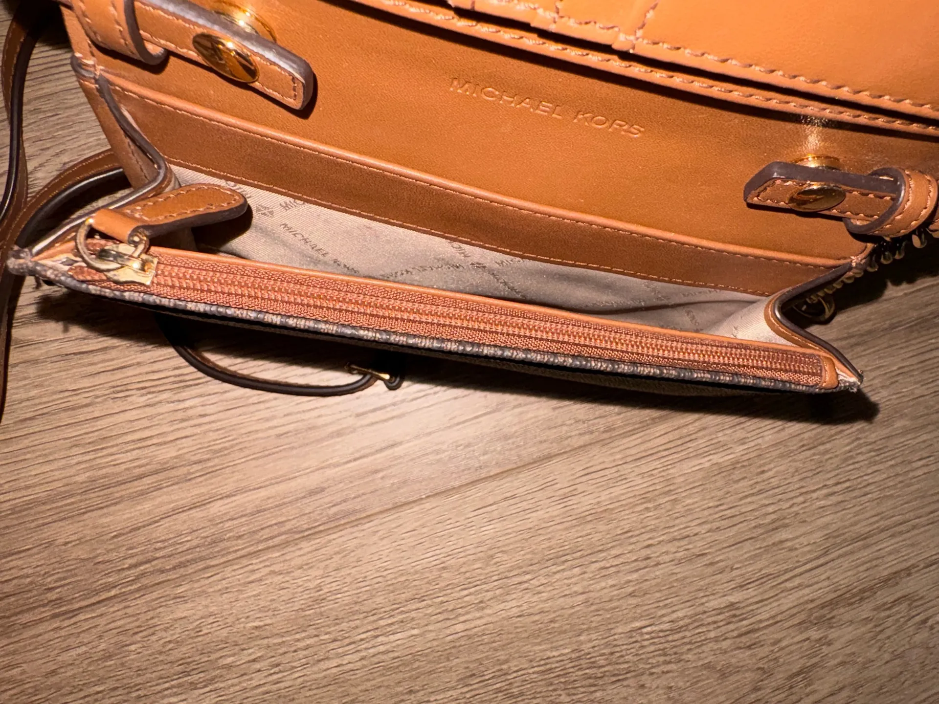 Michael Kors Jet Set Phone Crossbody Brown Signature – Adjustable Strap - Image 3