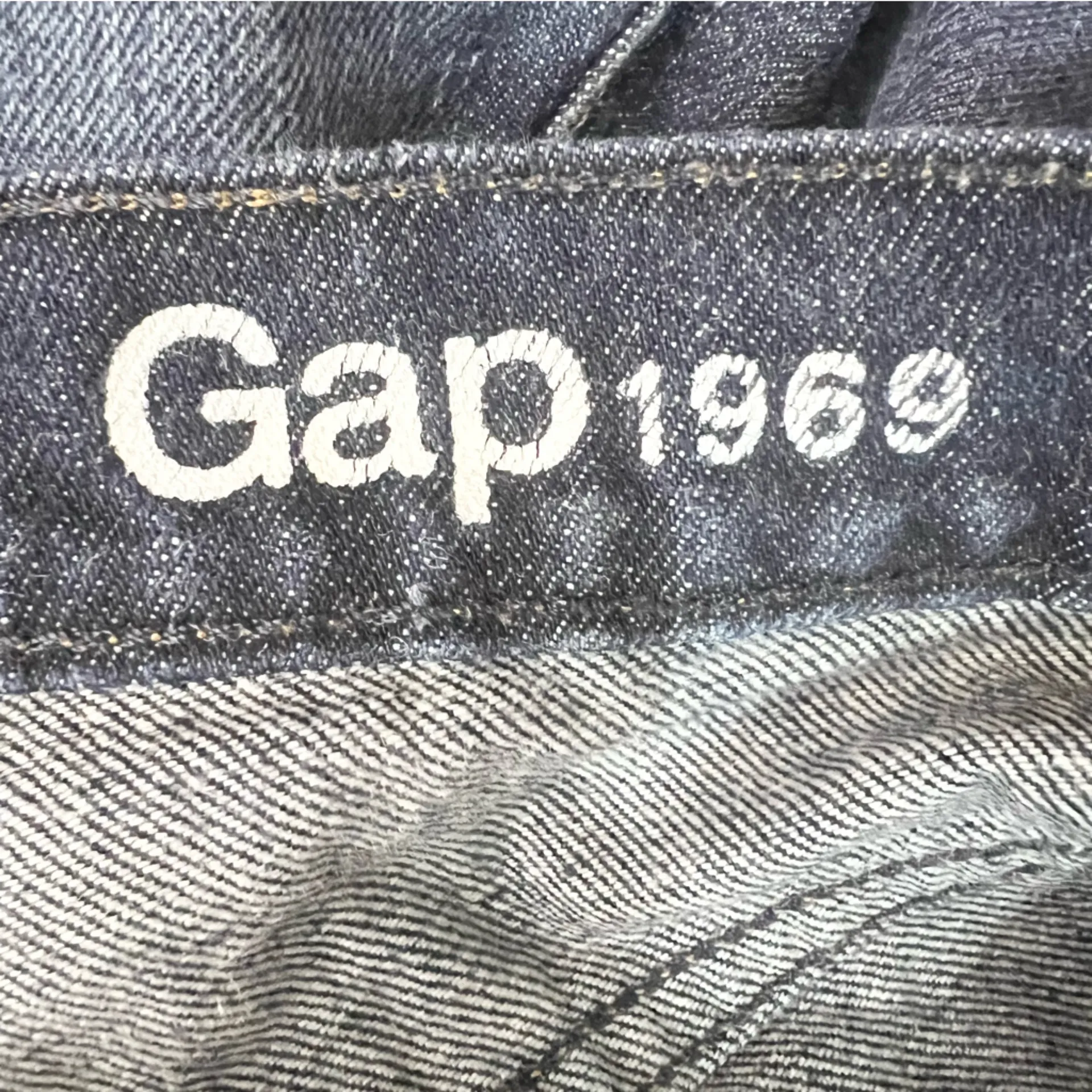 GAP Best Girlfriend Shorts Size 32 Classic Medium Wash Casual Denim Jean Shorts - Image 8