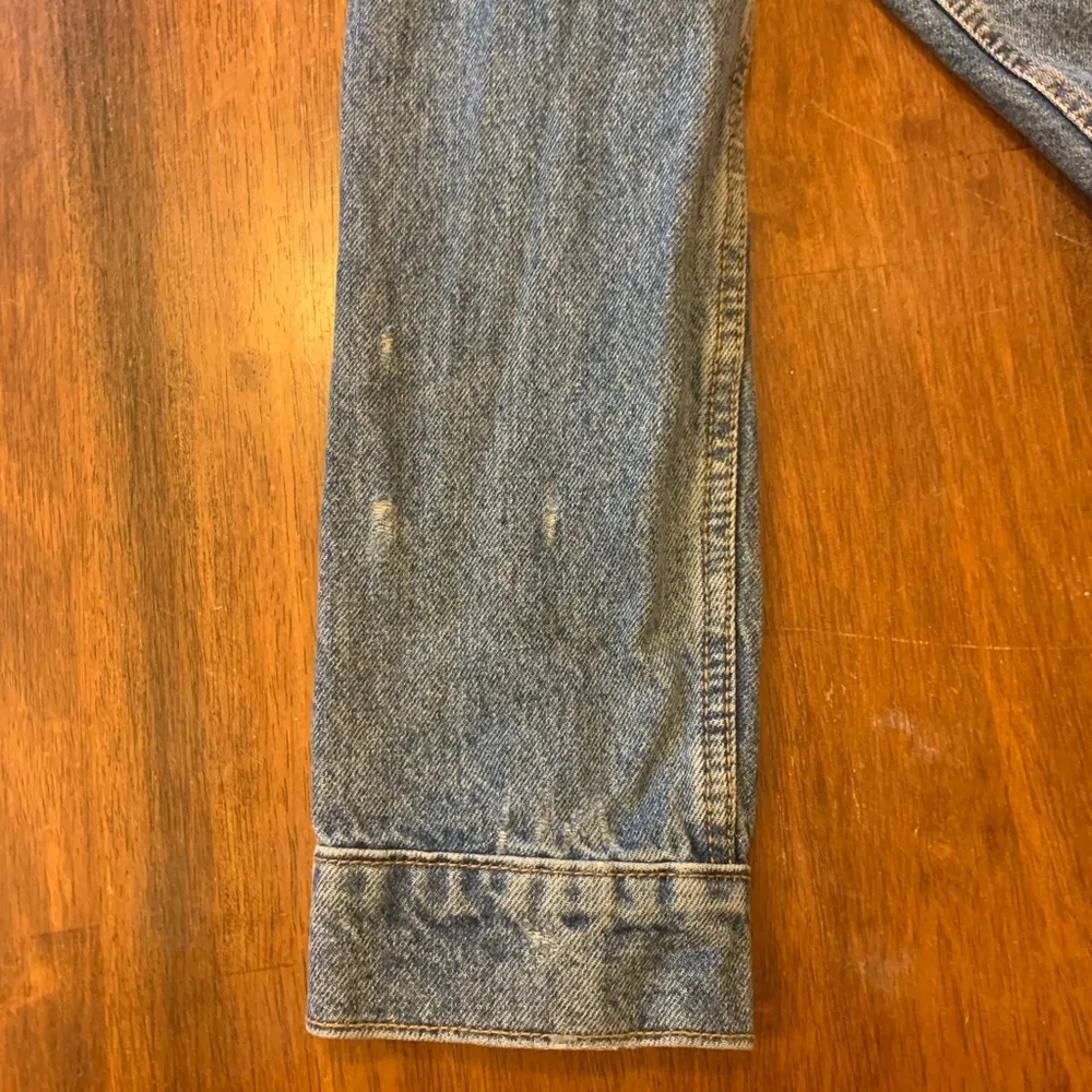 Old Navy Medium Blue Denim Jacket Classic Button Pockets 90’s Worn Look casual - Image 6