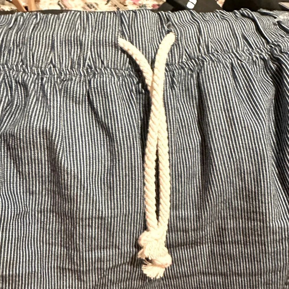 ANTHROPOLOGIE NAVY BLUE STRIPED BEACH SHORTS - Image 7