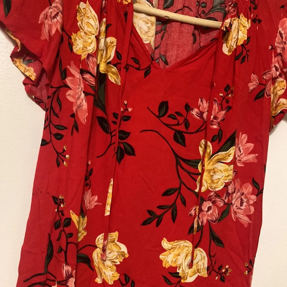 Old Navy Red Floral Women’s Size Small - Image 4
