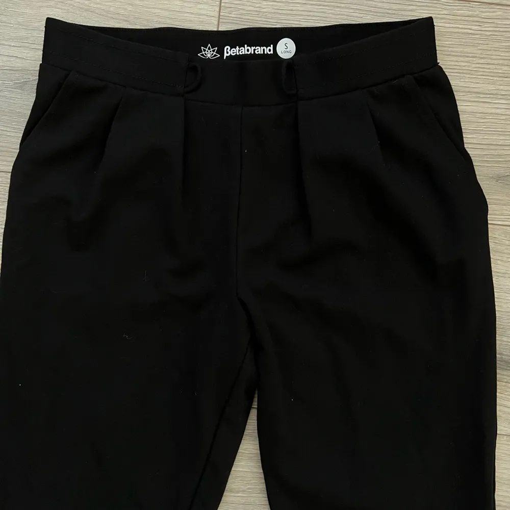 Betabrand Skinny-Leg Pleat Front | SoHo Joggers | Black | Small Long - Image 5