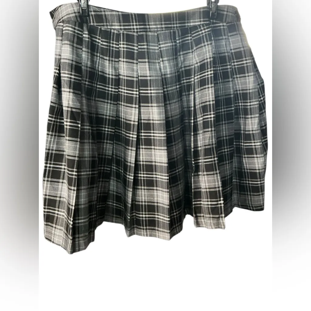 Forever 21 Monochrome Plaid Skater Skirt - Image 3